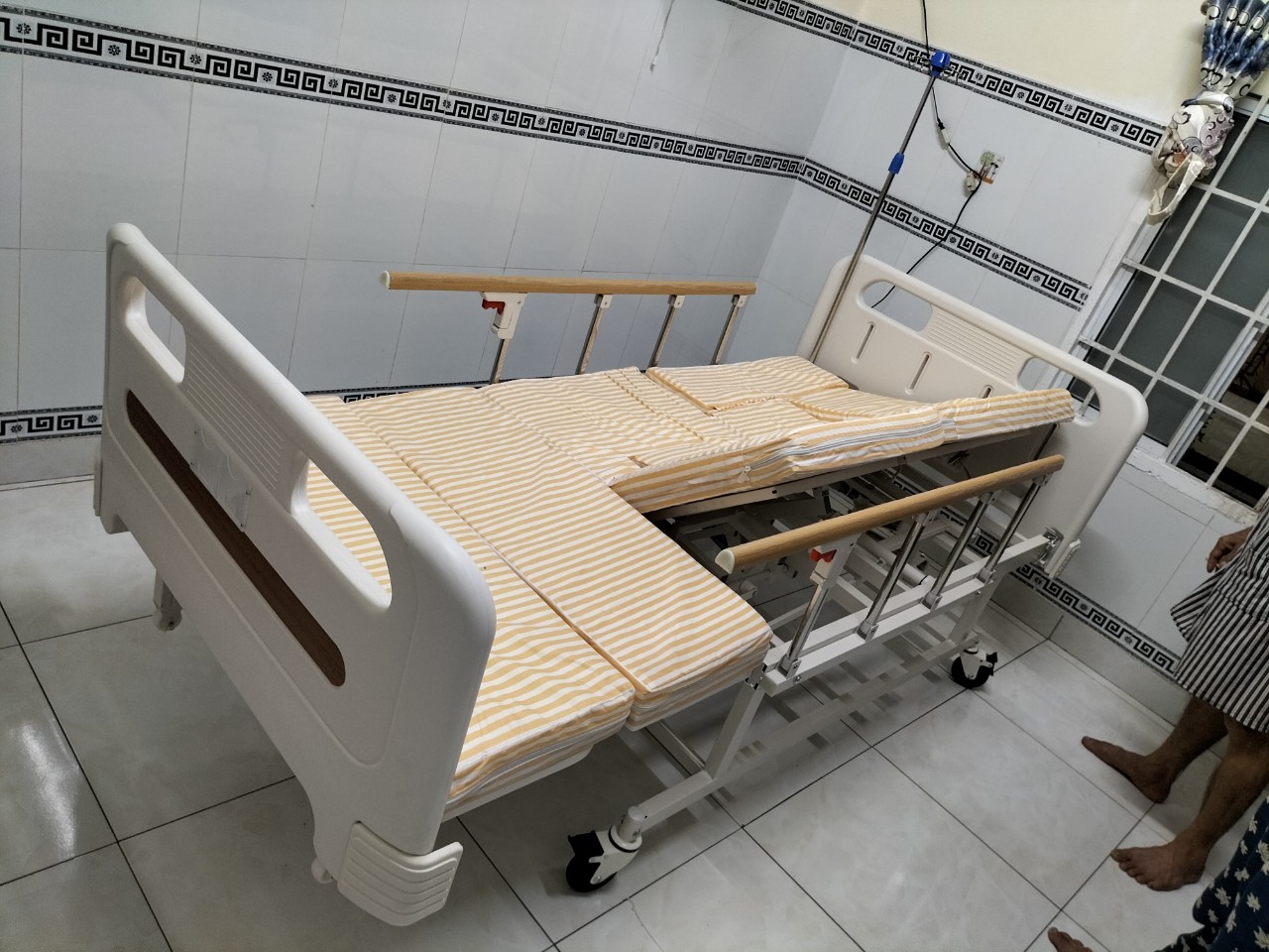 giường cho người già